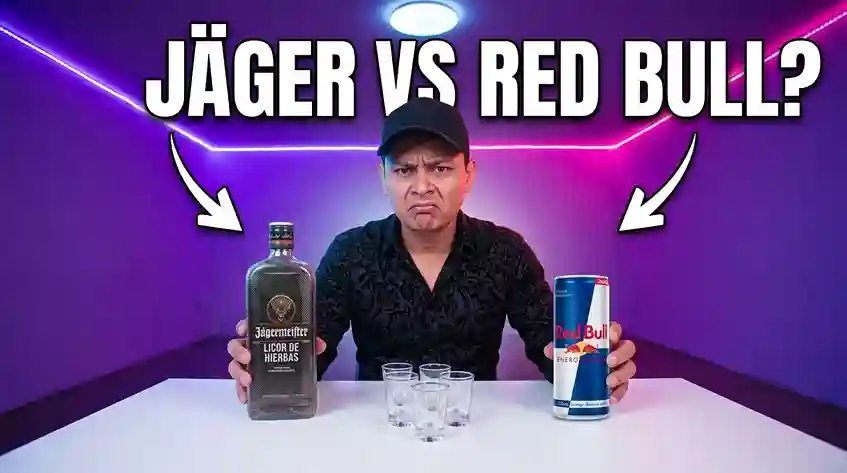 Joven con expresión de duda mostrando los ingredientes exactos para preparar la perlas negras con red bull bebida en una mesa.